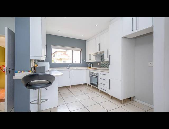 3 BEDROOM PROPERTY TO RENT IN SUNNINGHILL